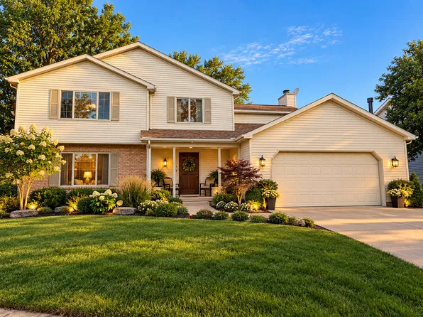 5 Hidden Lake Ct, Bloomington, IL 61704