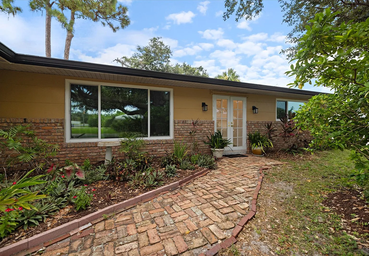 3 bed, 1606 sqft, $2,300 — Photo 3