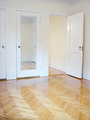 Rented by LIVING QUARTERS NY INC | media 28