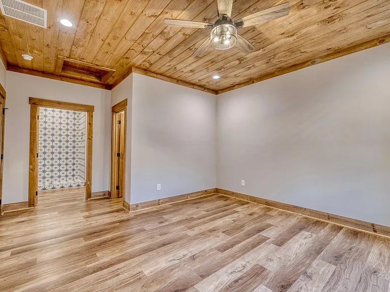 200 E Ridge Ln — Photo 7