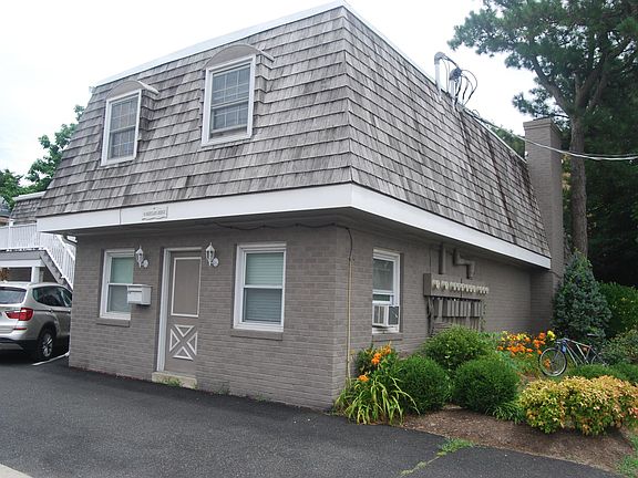 4th image of 29 Maryland Ave #104