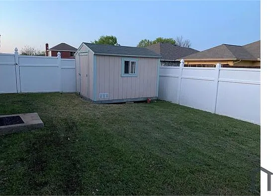 5 bed, 1820 sqft, $3,800 — Photo 3