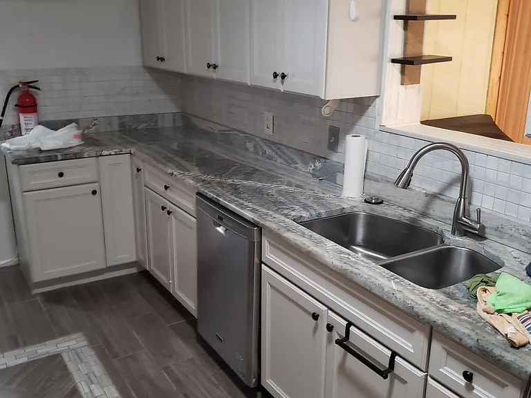 1546 S Lawther Dr — Photo 2