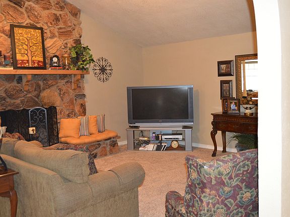 3rd image of 2611 Twin Oaks