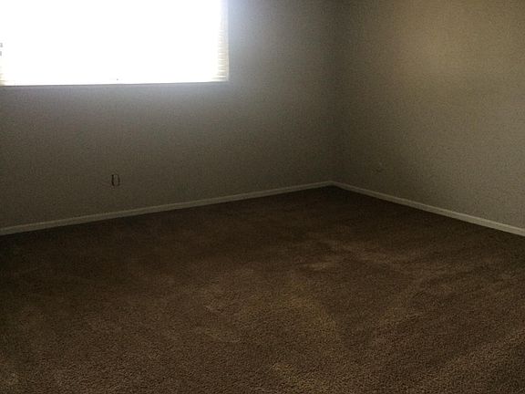 5th image of 112 E Buckthorn St APT 3