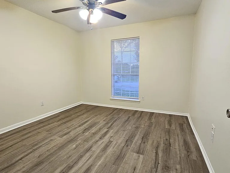 10303 Old Towne Ln — Photo 15