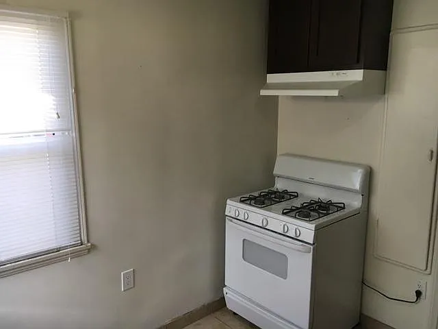 4129 Ocean View Blvd — Photo 2