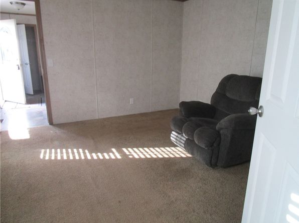 303 S Champlain St, Tower Hill, IL 62571