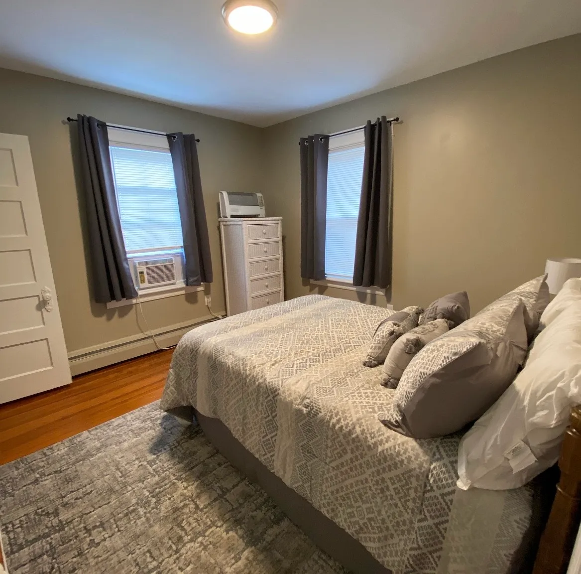 3 bed, 1.5 bath, 1200 sqft, $2,200 — Photo 1