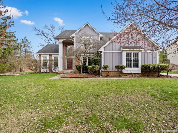 7359 Water Oaks, West Bloomfield, MI 48324