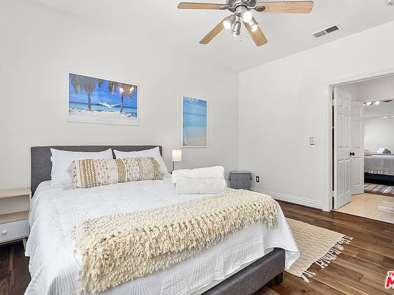 4544 Tobias Ave — Photo 51