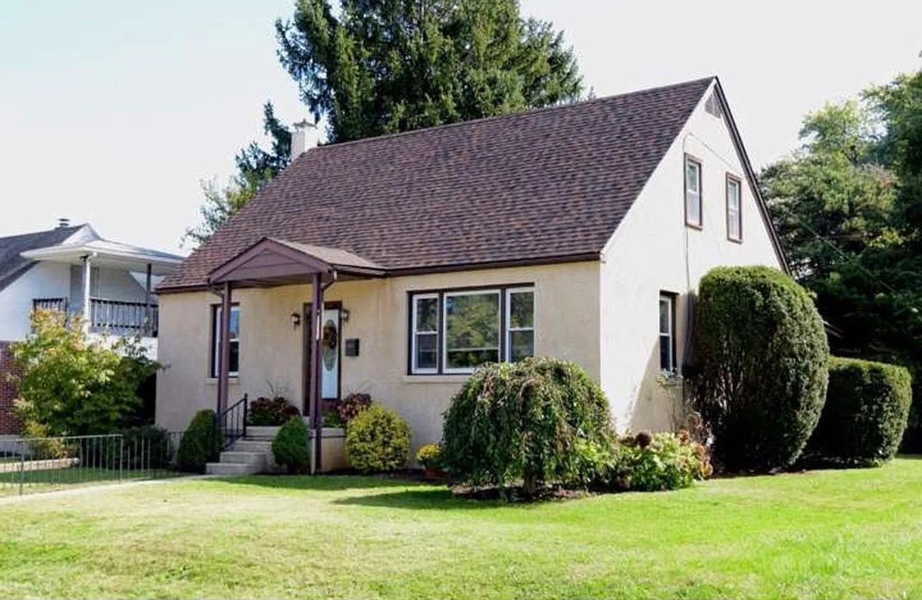 4 bed, $2,450 — Photo 2