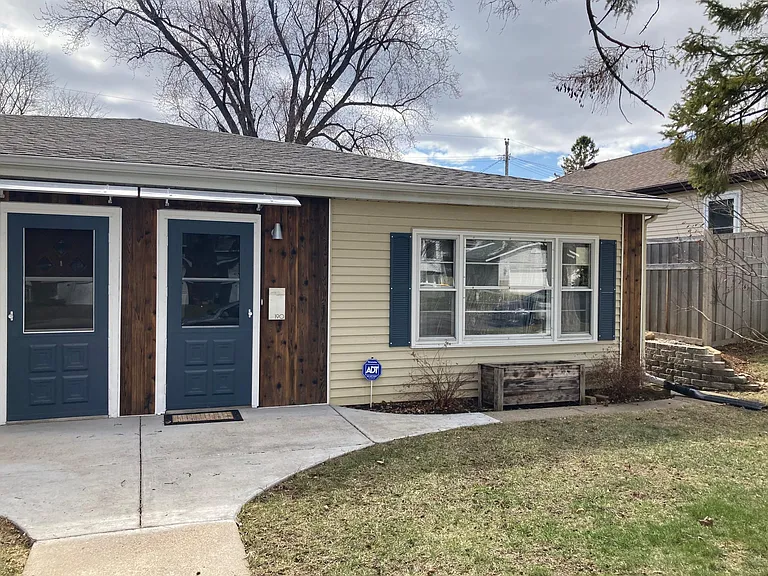 190 Arion St E — Photo 2