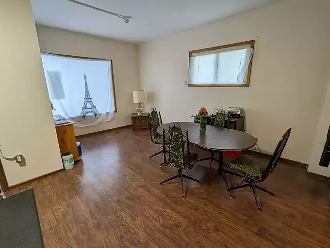 1 bed, 2.0 bath, 2254 sqft, $555 — Photo 3