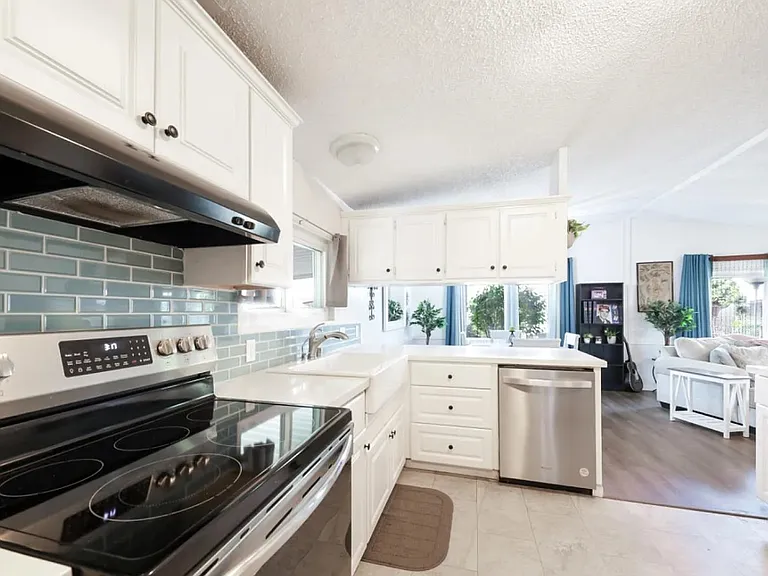 978 Cold Spring Rd #4 — Photo 8