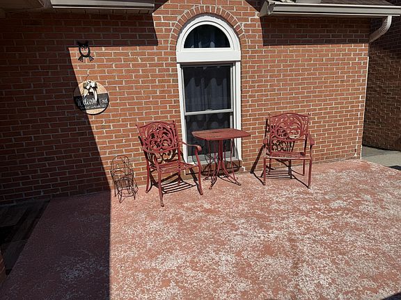 3rd image of 1115 Fairgrounds Ct