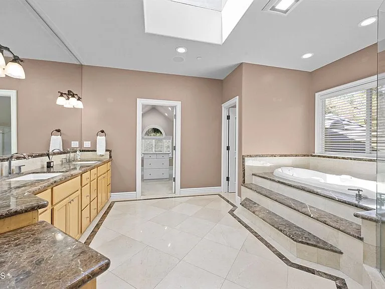 3263 New York Dr — Photo 45