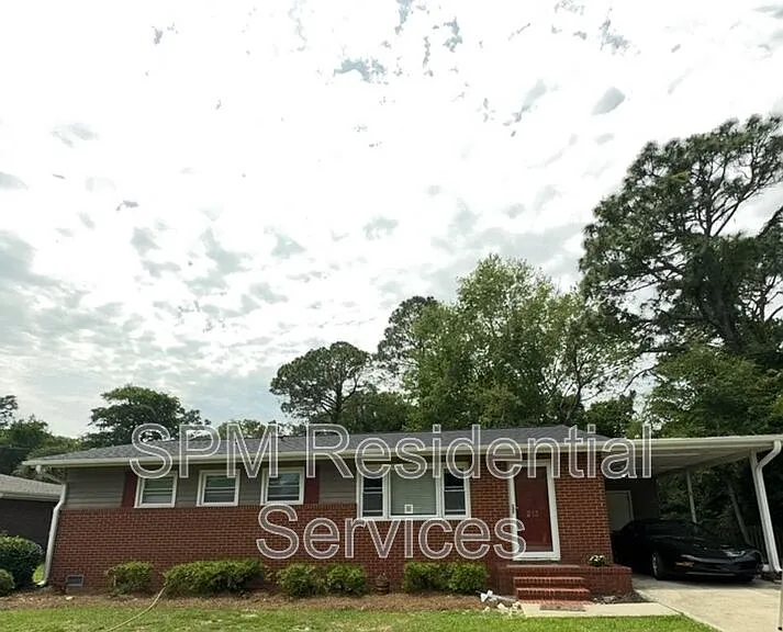 213 Huntington Rd — Photo 3