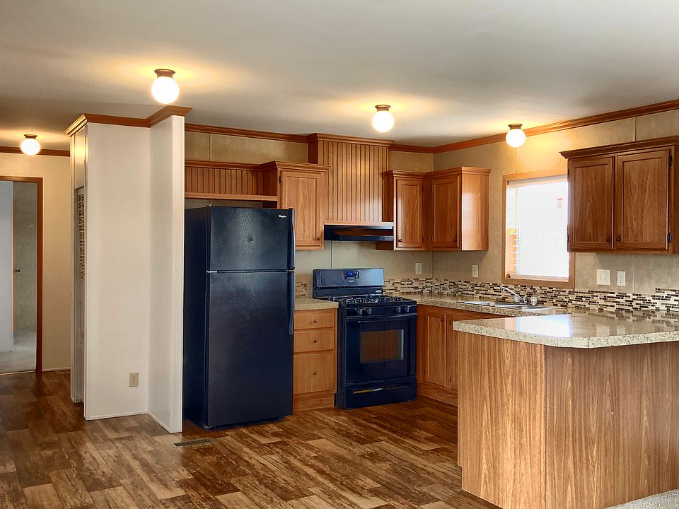 1st image of 228 Golfview Ct #210