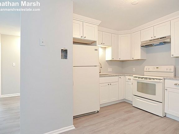 2nd image of 624 Hyde Park Ave APT B1