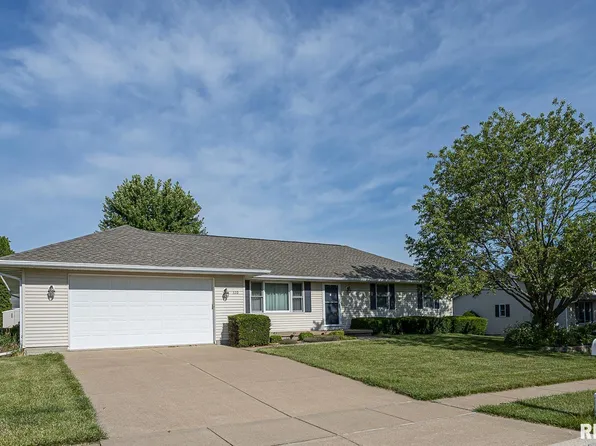 320 N Century St, Walcott, IA 52773