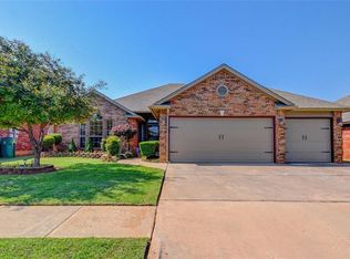 2704 SE 97th St, Moore, OK 73160