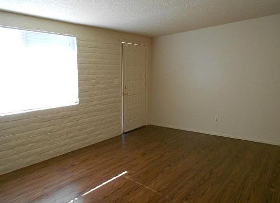 2nd image of 3009 E Blacklidge Dr