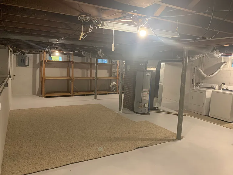 2590 E Burnett Ave — Photo 16