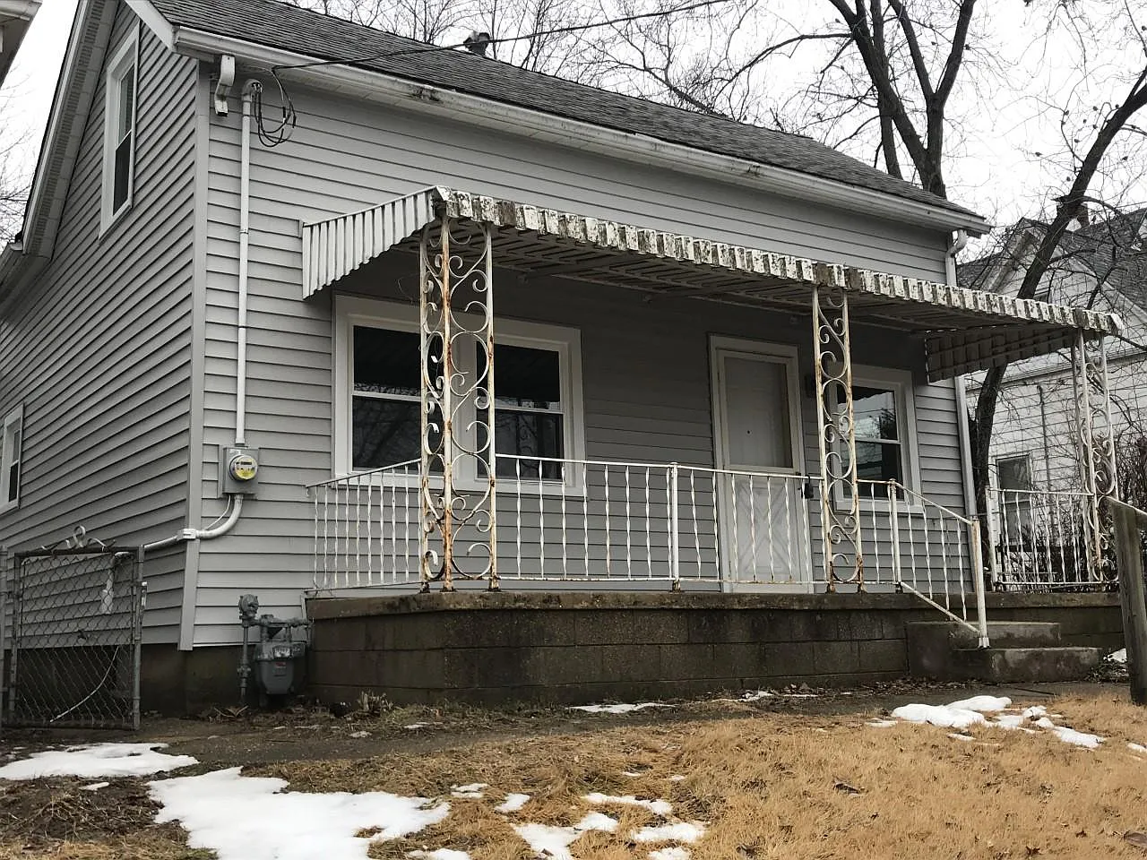 1611 S Faraday Ave photo 1