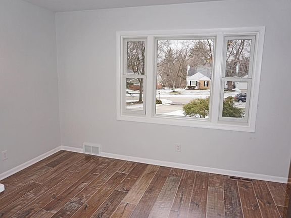 5th image of 315 Westminster Dr