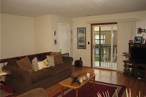 3rd image of 706 N Oaks Blvd