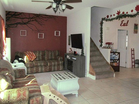 3rd image of 498 SW Deanna Ter