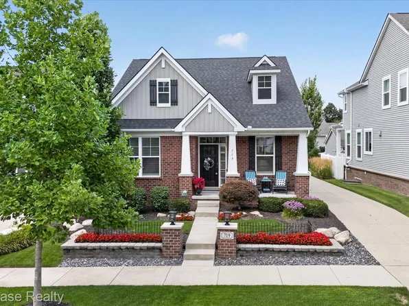 719 Hickory St, Milford, MI 48381