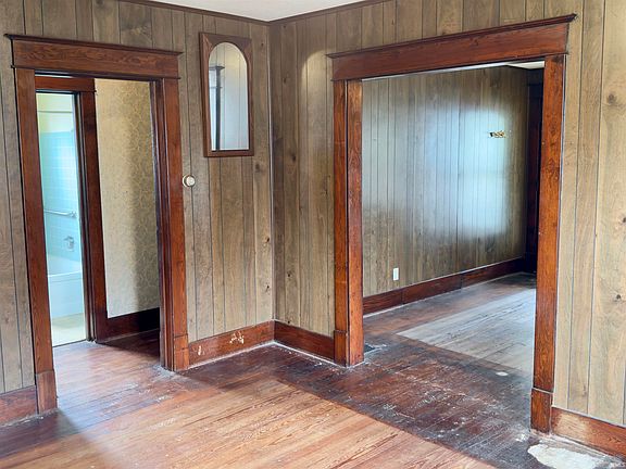 4th image of 2710 Kossuth St
