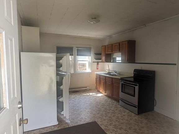 Apt #2
Front Door into Kitchen