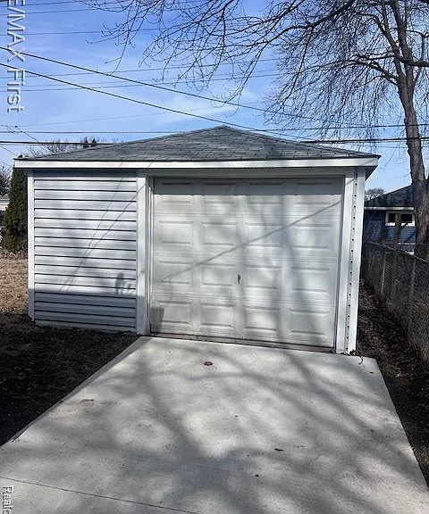 22841 E Thirteen Mile Rd — Photo 15