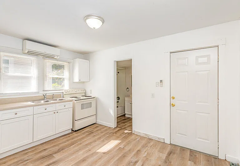 659 Wilson St — Photo 8