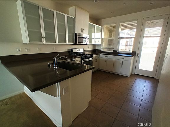 3rd image of 902 N Botanica Ln