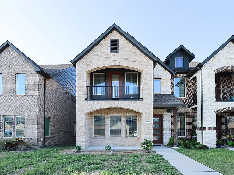808 Eaglescliffe Lndg — Photo 1