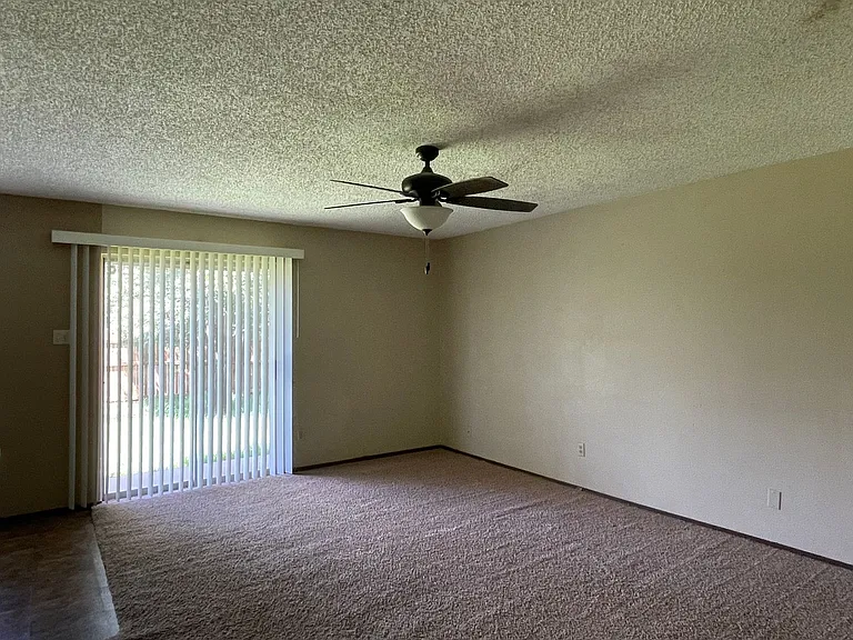4009 Eastridge Dr — Photo 2