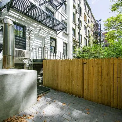 Rented by Icon Realty Management | media 36