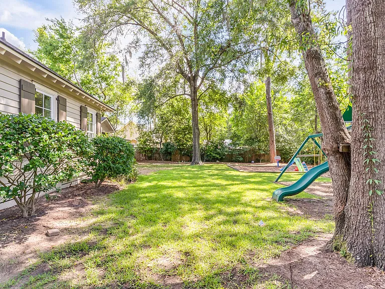 618 Pelzer Dr — Photo 33