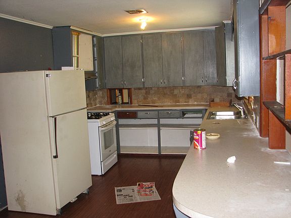 5th image of 309 E 12th St