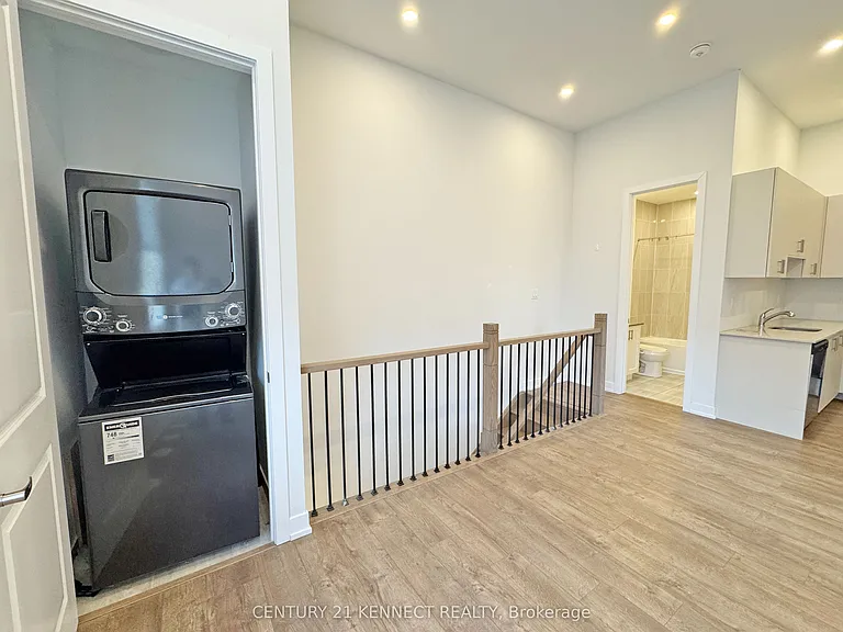 35 Golden Fern St #COACH HOUSE — Photo 22