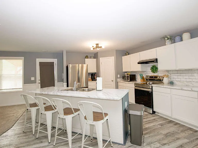 413 Century Ln — Photo 10