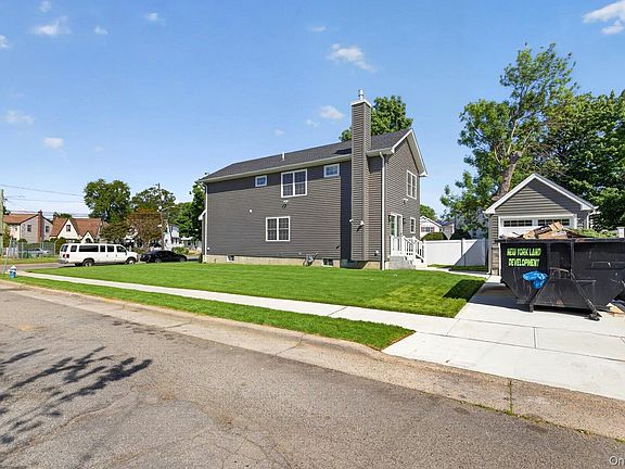 3rd image of 250 Bennett Avenue