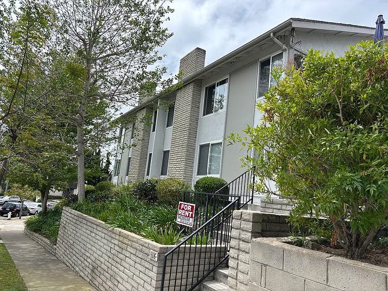 816 Amigos Way #A — Photo 2