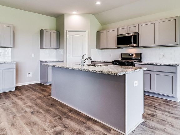4th image of 222 Hadley Ct