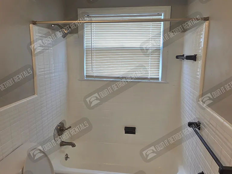 8460 Timken Ave — Photo 21