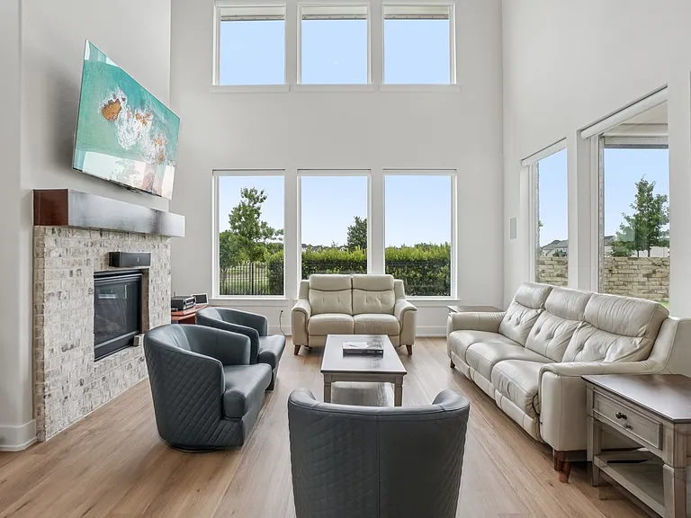 3960 Medio Creek Dr — Photo 4